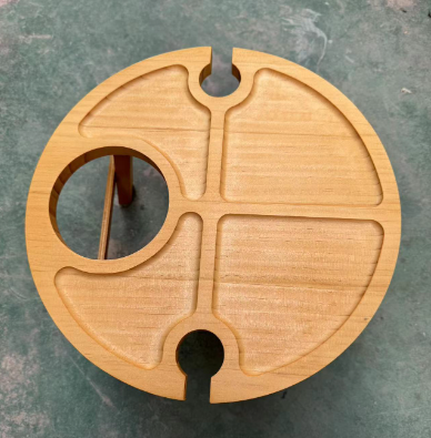 Mesa dobrável para exterior de madeira com suporte de vidro
