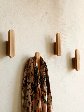 Cabideiros de Parede Rústicos em Madeira – Ganchos Decorativos Artesanais para Entrada, Quarto e Banheiro