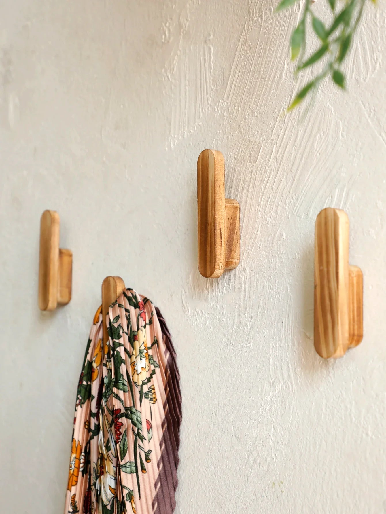 Cabideiros de Parede Rústicos em Madeira – Ganchos Decorativos Artesanais para Entrada, Quarto e Banheiro